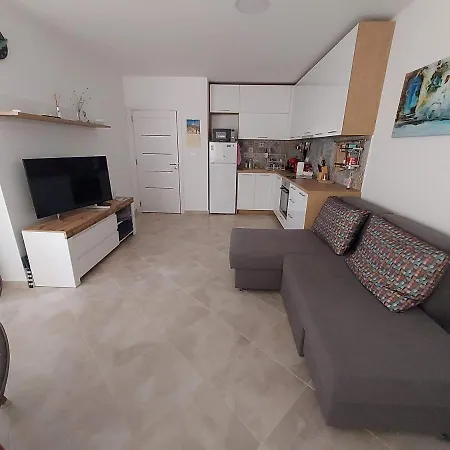 Sea Breeze Апартамент *