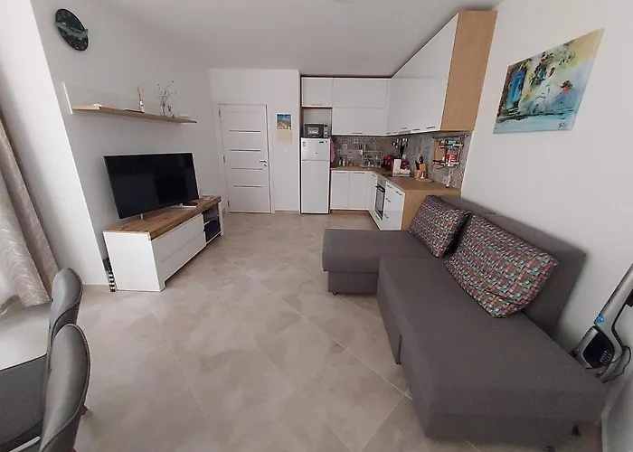 Sea Breeze Апартамент *